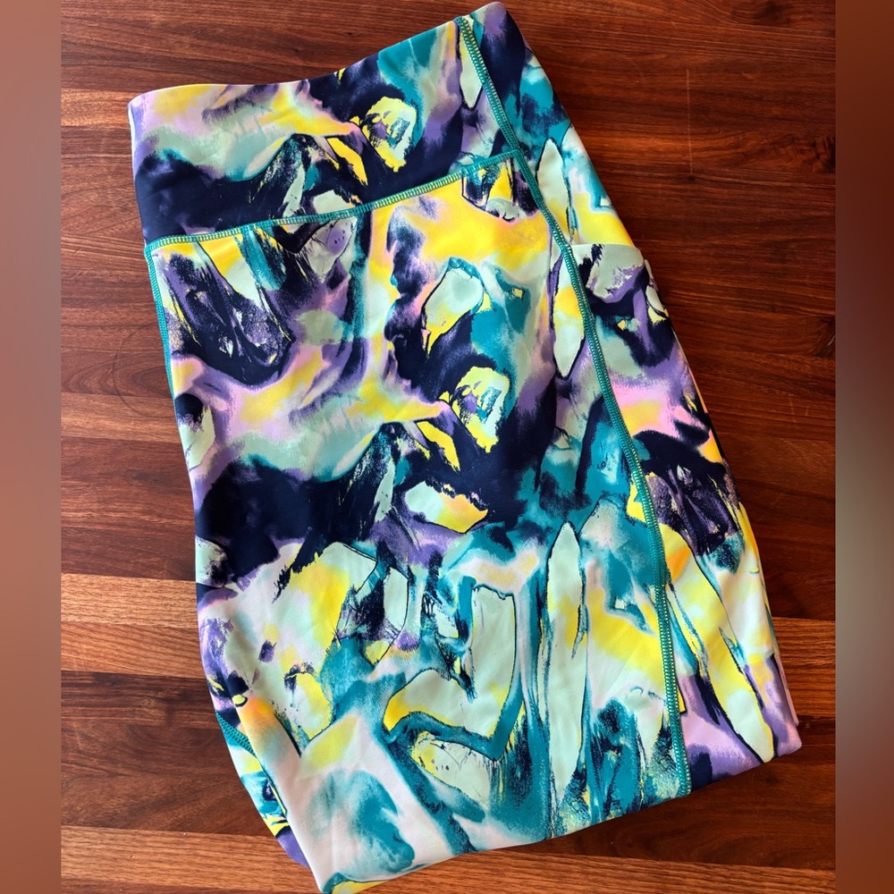 NWOT TEK GEAR ULTRASTRETCH LEGGINGS